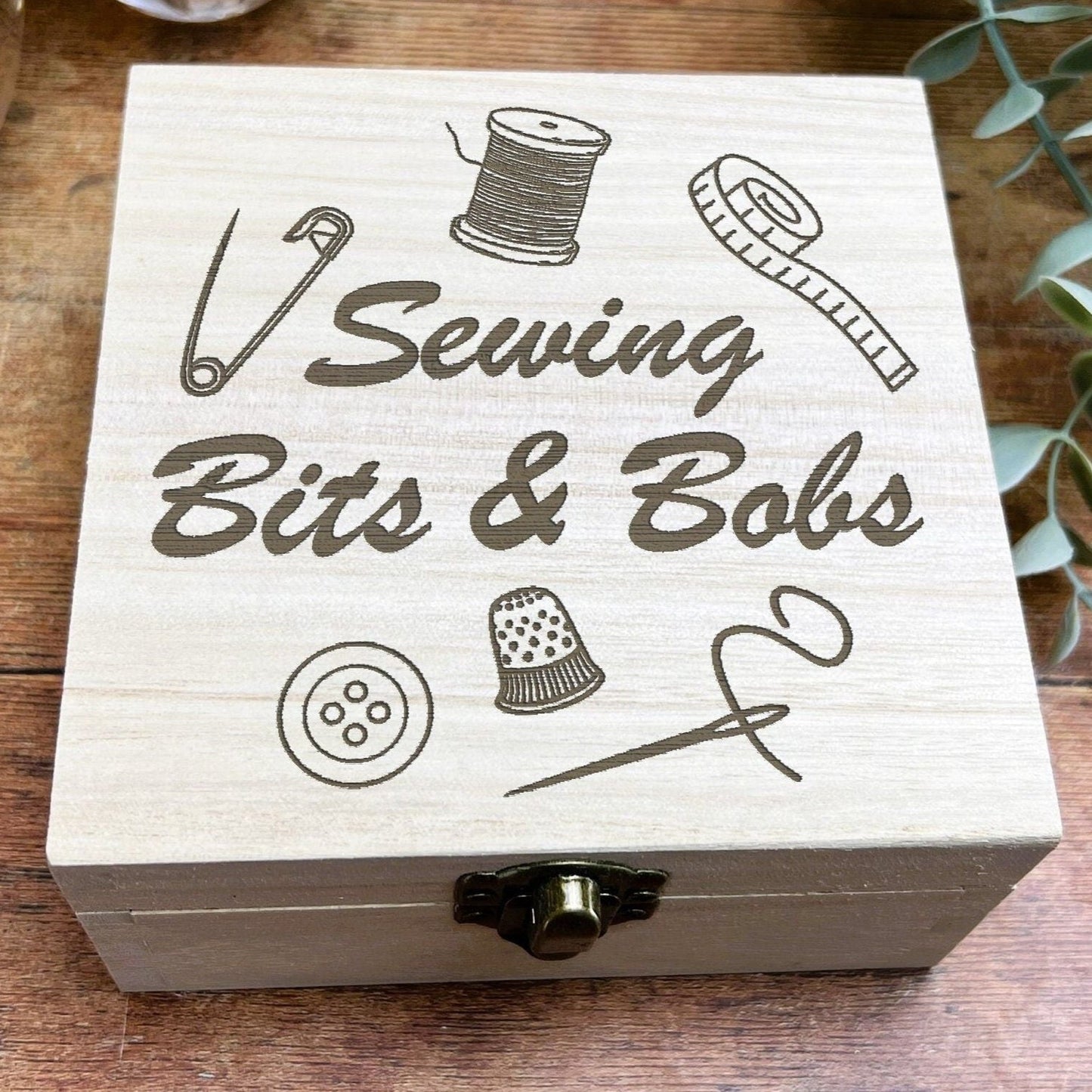 Sewing Bits & Bobs Crafts Kit Engraved Wooden Box Embroidery Cross Stitch Needles Thread Storage Christmas Gift Birthday Present Grandma