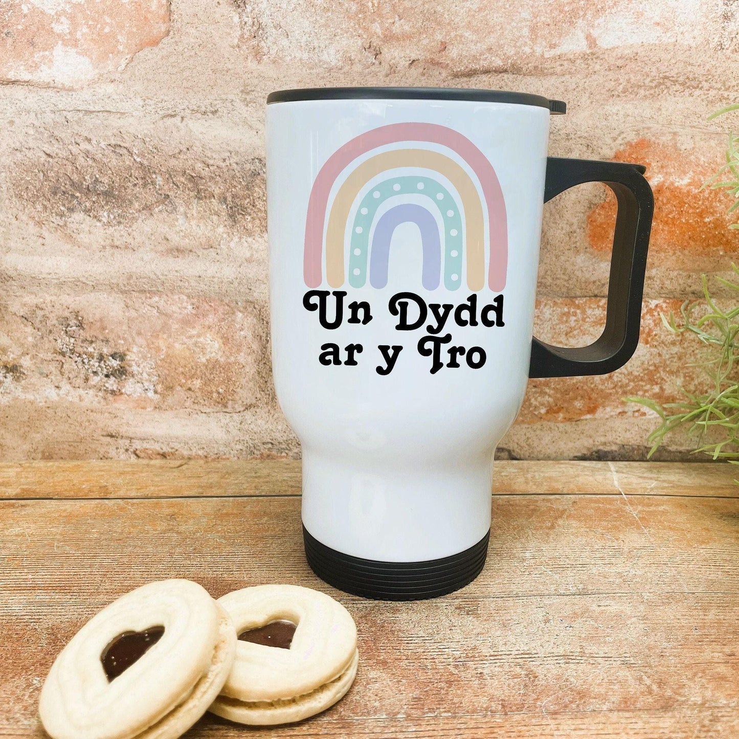 Un Dydd ar y Tro One Day At A Time - Welsh Language Dialect - Personalised Travel Mug