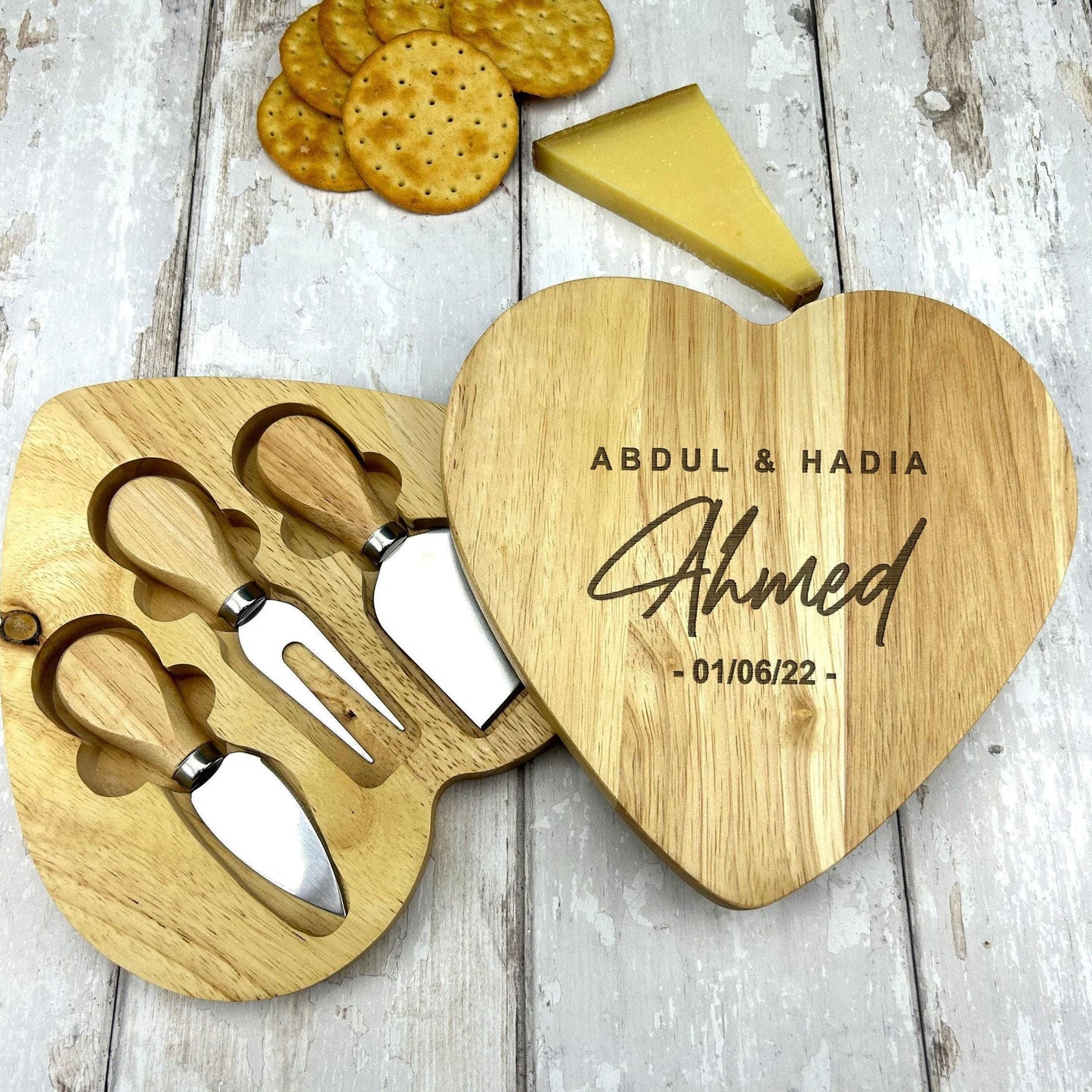 Mr & Mrs Heart Shape Cheese Board Set - Personalised - Wedding - Anniversary - Valentine's Day Gift