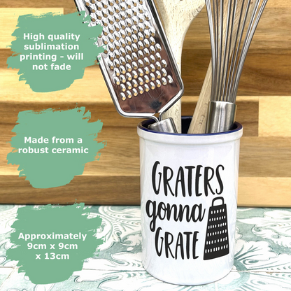 a picture of some kitchen utensils in a cup