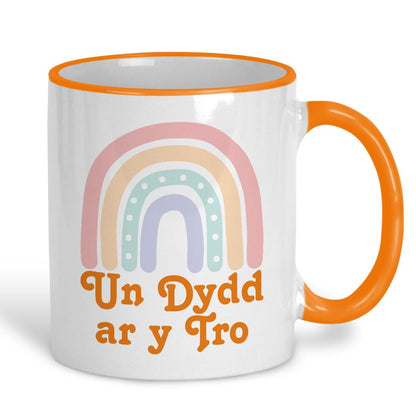 Un Dydd ar y Tro One Day At A Time - Welsh Language Dialect - Personalised Ceramic Mug.