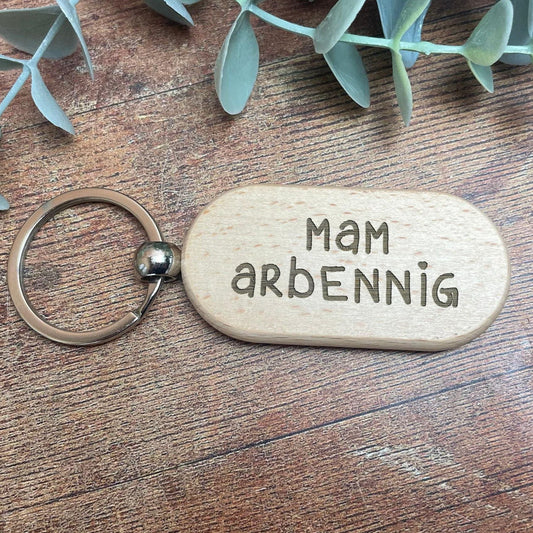 Mam Arbennig Welsh Language Special Mum - Personalised Wooden Key Ring