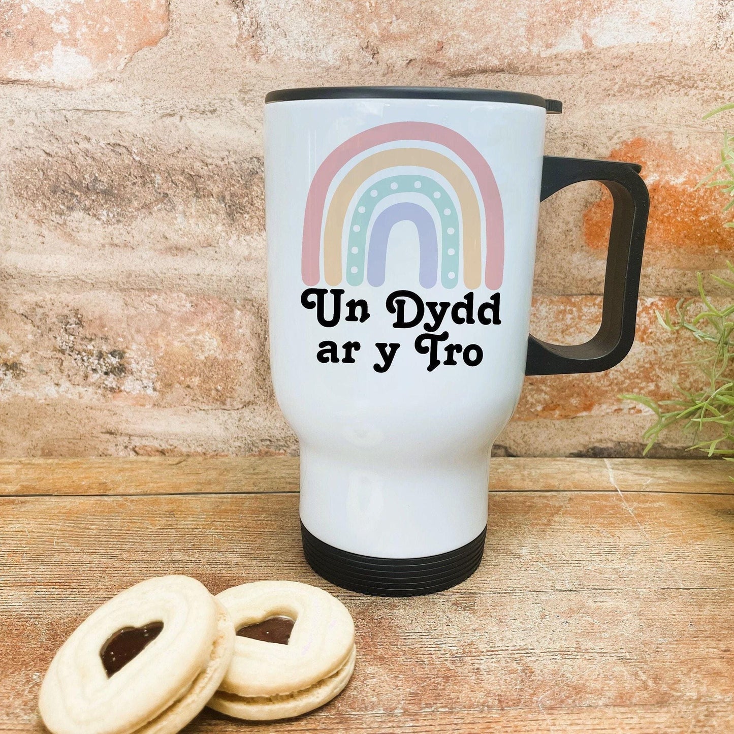 Un Dydd ar y Tro One Day At A Time - Welsh Language Dialect - Personalised Travel Mug