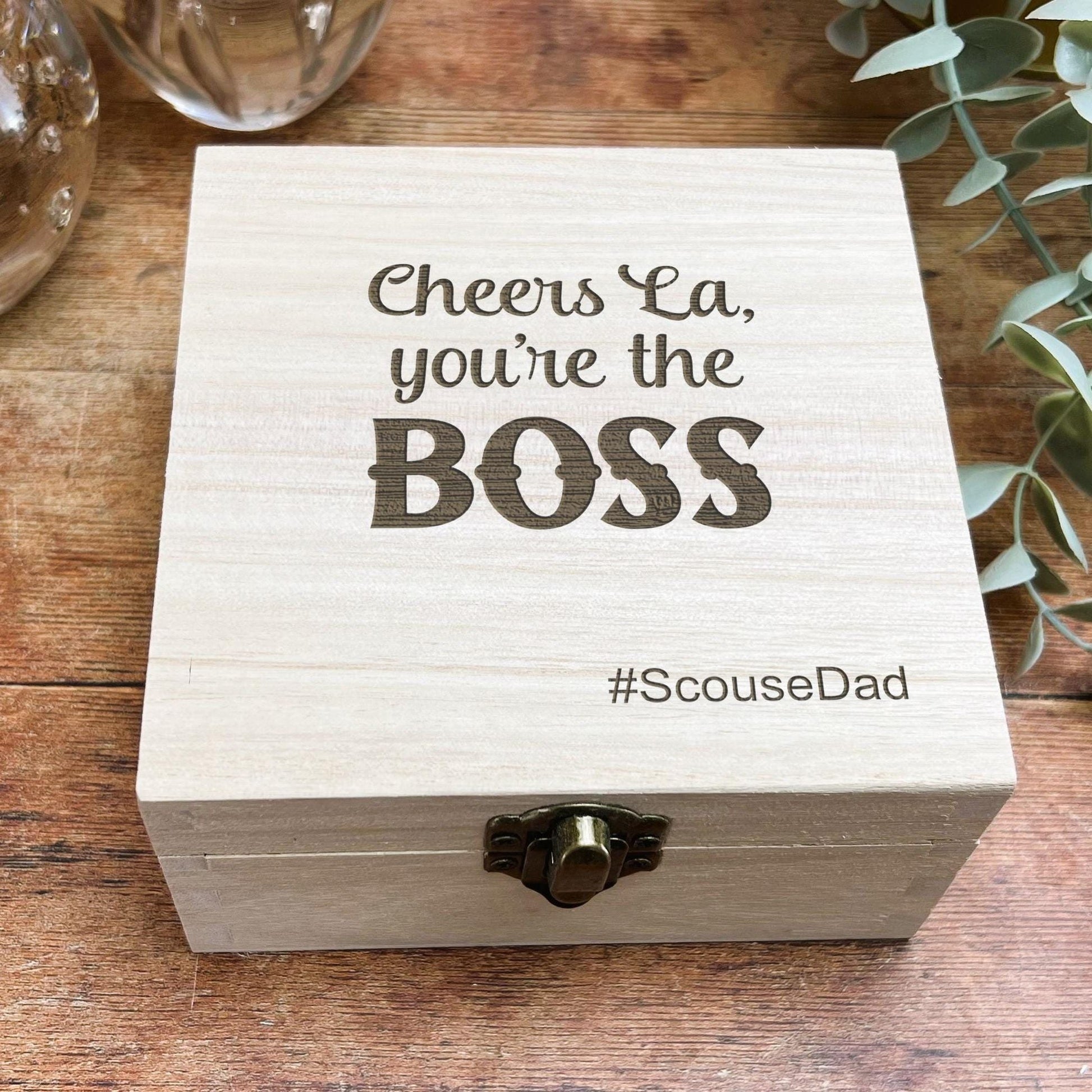 a wooden box that says cheers la you're the boss