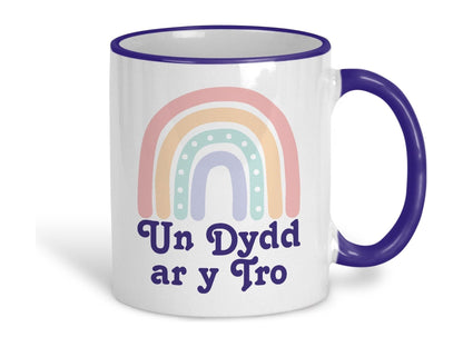 Un Dydd ar y Tro One Day At A Time Welsh Language Dialect Ceramic Mug