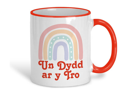 Un Dydd ar y Tro One Day At A Time Welsh Language Dialect Ceramic Mug